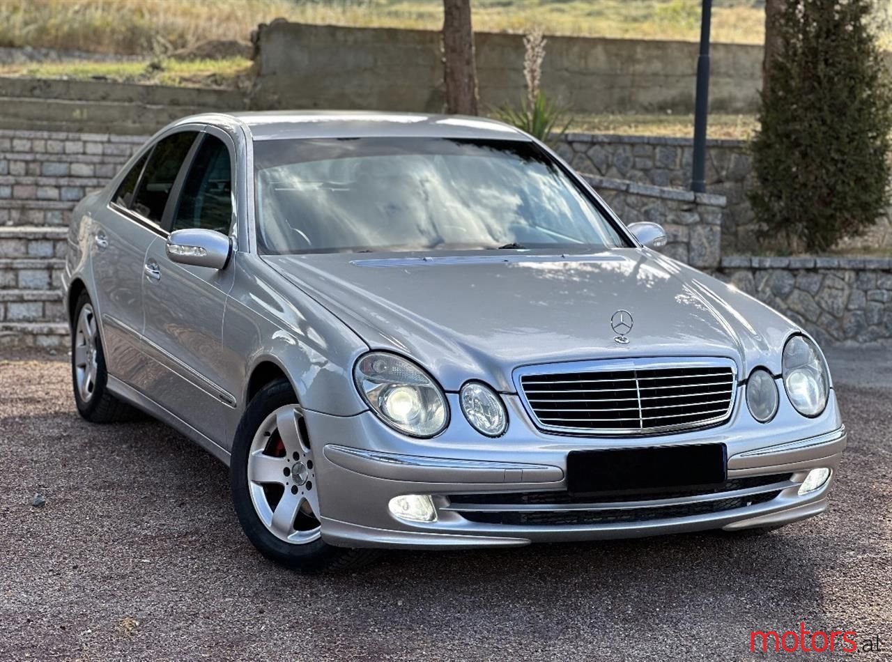 2004' Mercedes-Benz E 220 photo #4