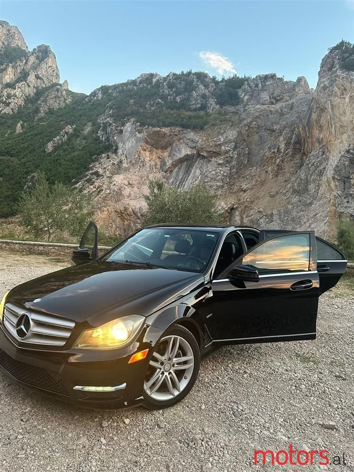2012' Mercedes-Benz C 250 photo #2