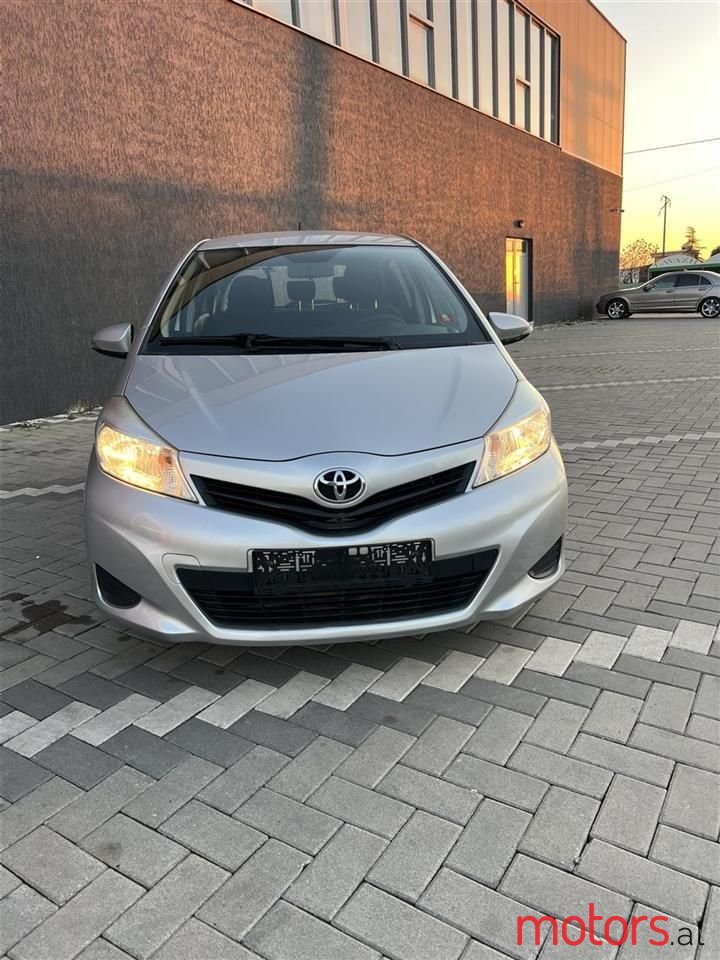 2012' Toyota Yaris photo #3