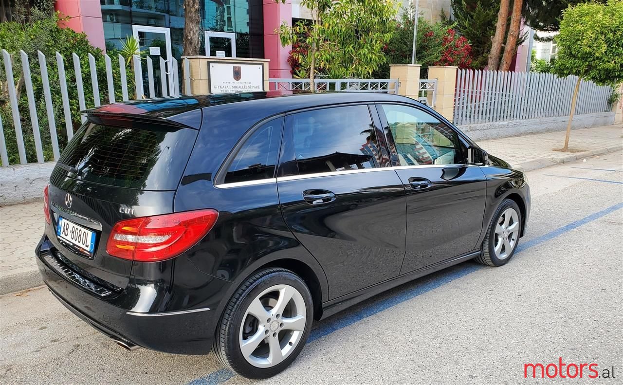 2012' Mercedes-Benz B 180 photo #6