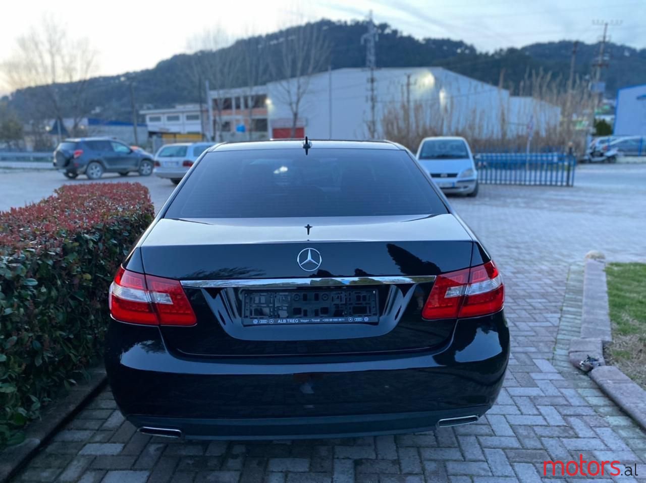 2011' Mercedes-Benz E 220 photo #5