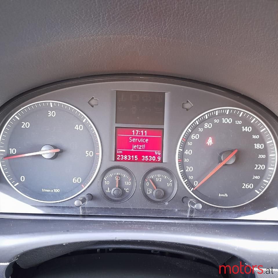 2006' Volkswagen Touran photo #6