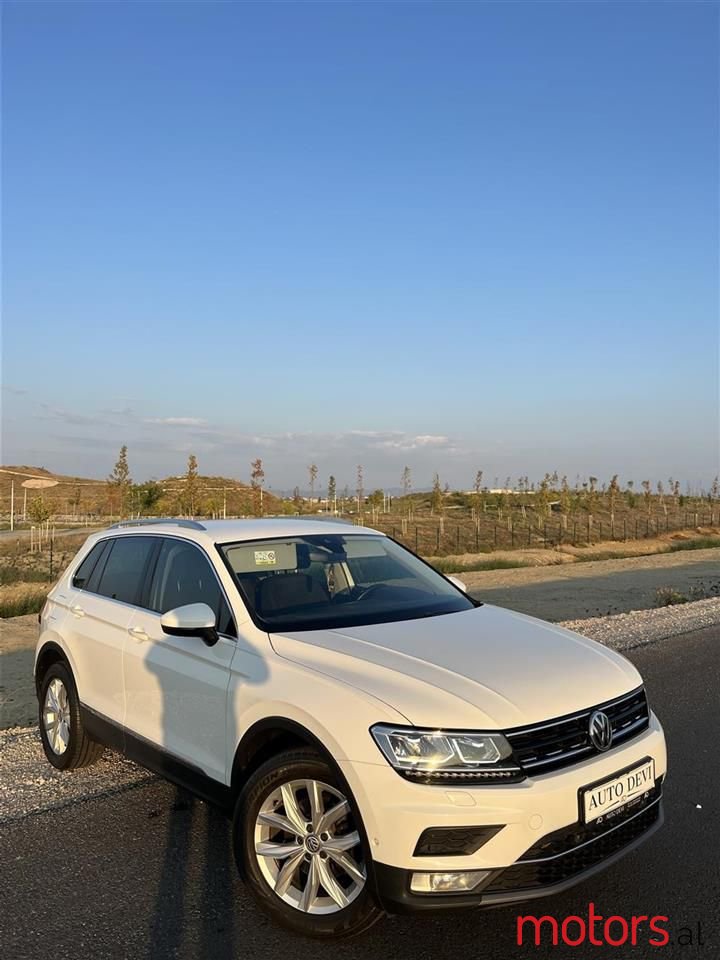 2017' Volkswagen Tiguan photo #2