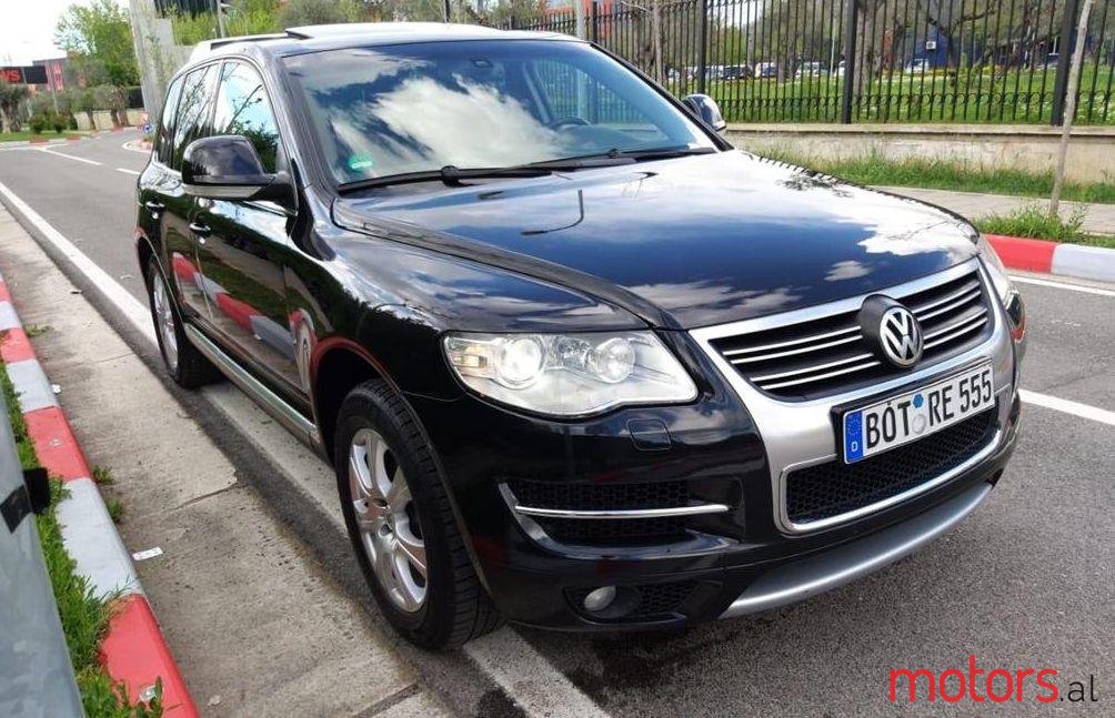 2009' Volkswagen Touareg photo #1