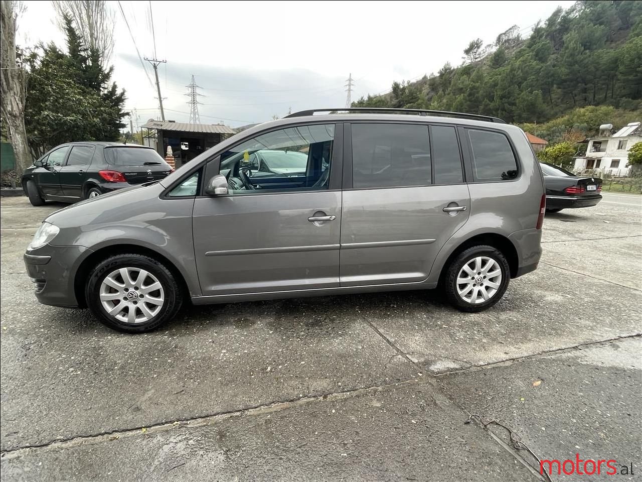 2008' Volkswagen Touran photo #6