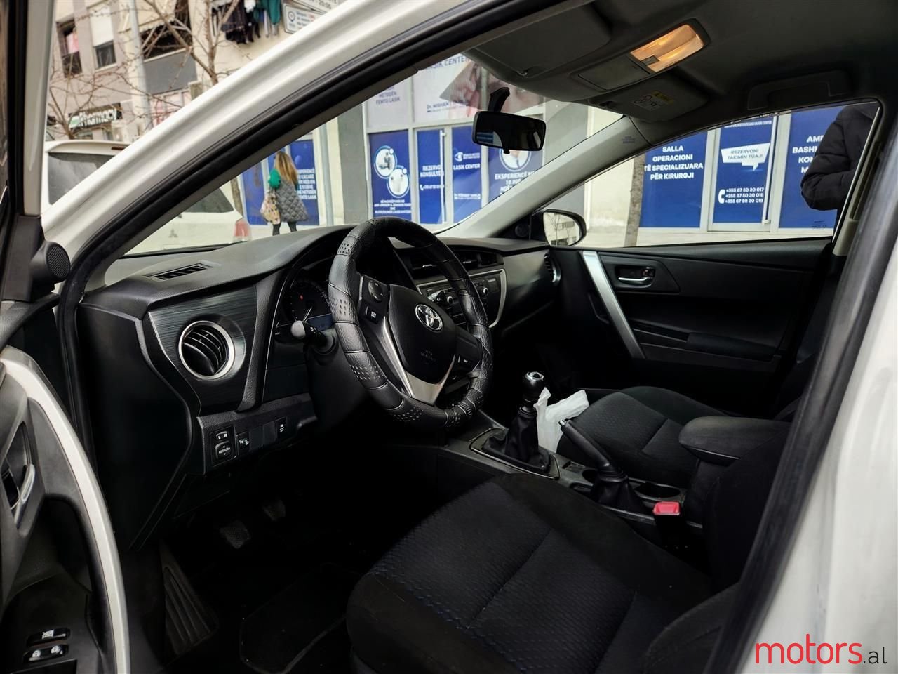 2015' Toyota Auris photo #1