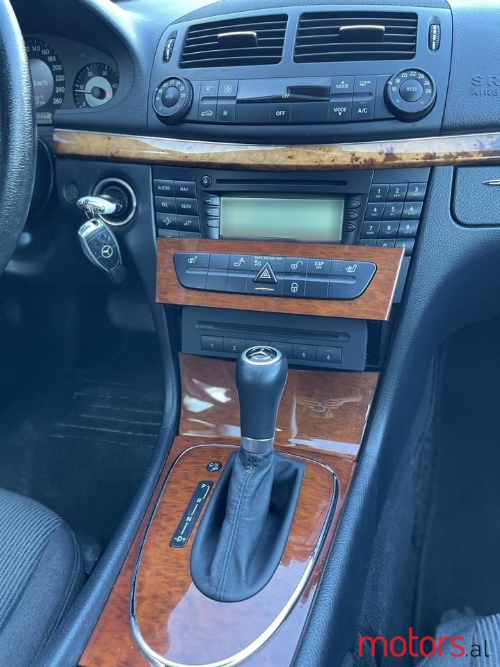 2007' Mercedes-Benz E 220 photo #2