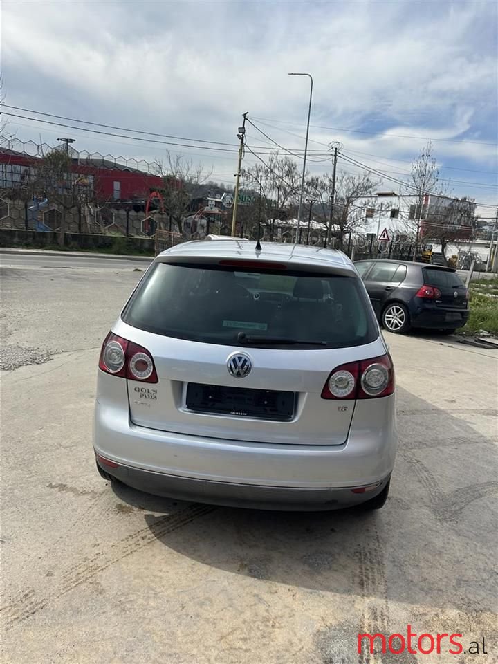 2009' Volkswagen Golf Plus photo #3