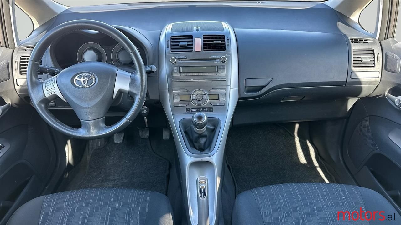 2007' Toyota Auris photo #3