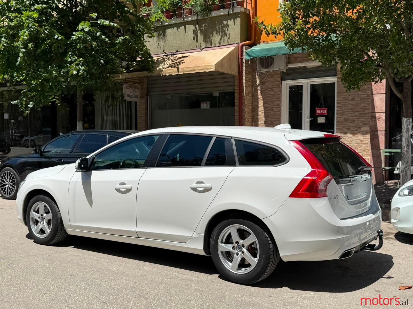 2016' Volvo V60 photo #2