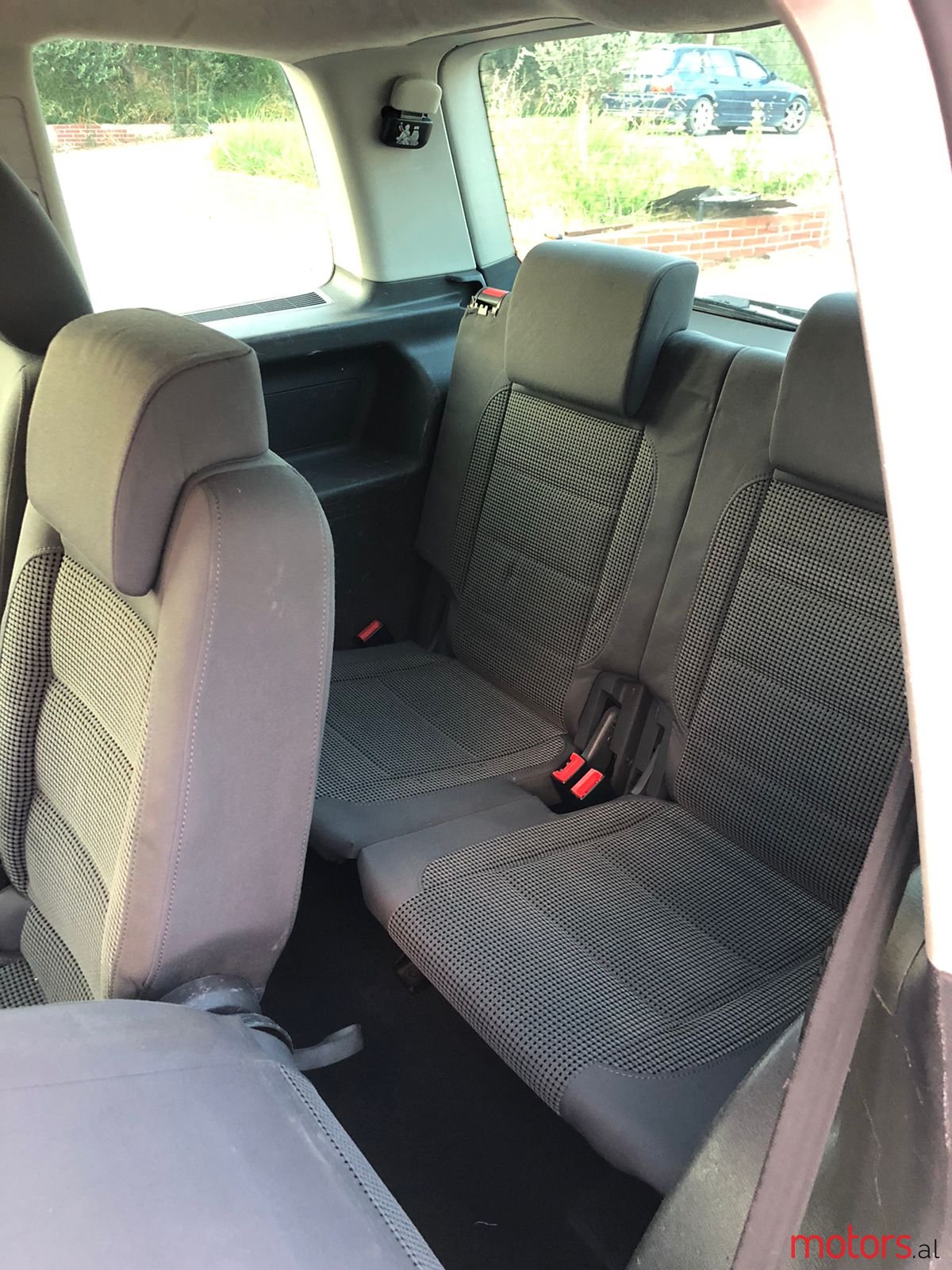 2006' Volkswagen Touran photo #6