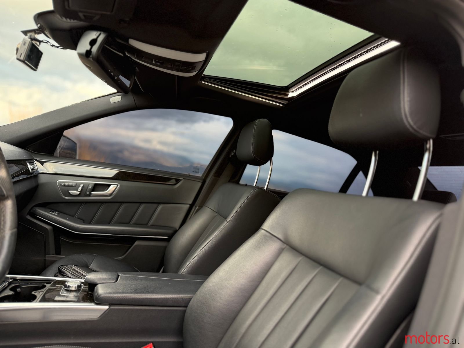 2014' Mercedes-Benz E 220 photo #2