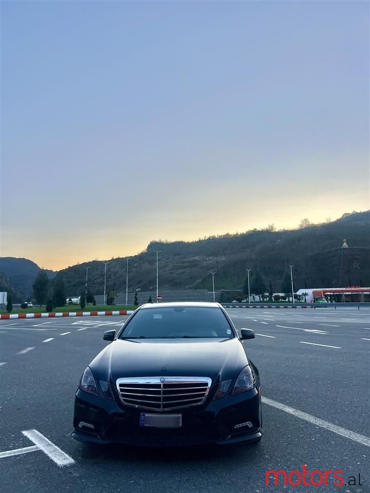 2012' Mercedes-Benz E 350 photo #4