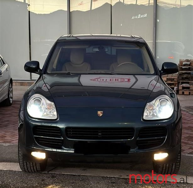 2005' Porsche Cayenne photo #2