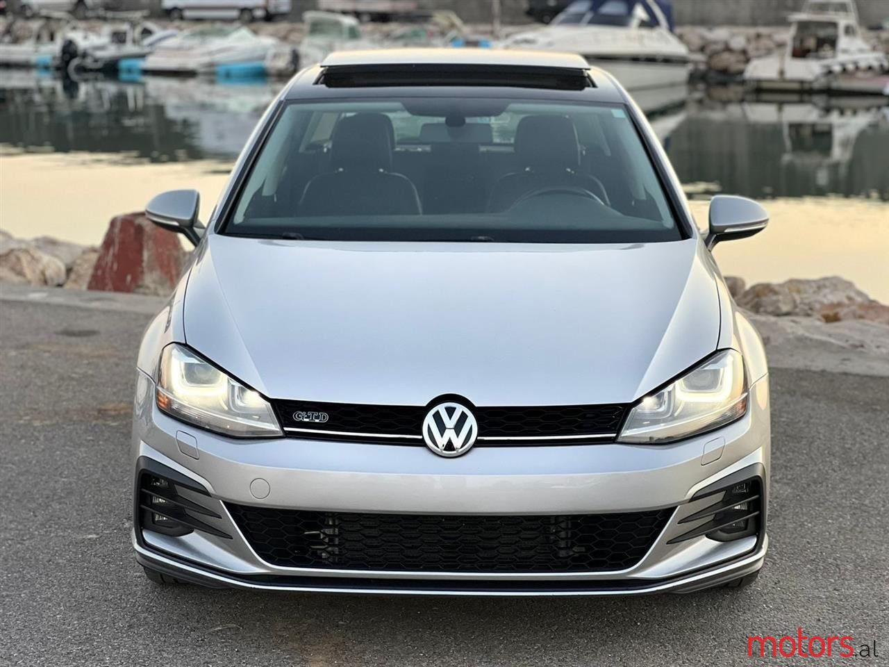 2015' Volkswagen Golf photo #1