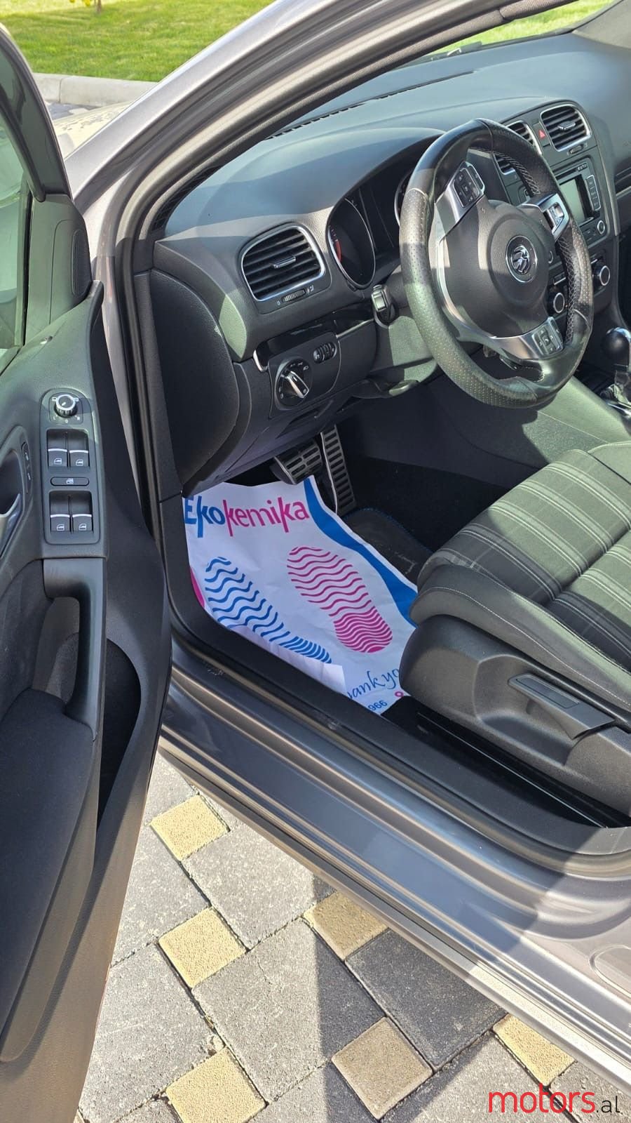 2010' Volkswagen Golf photo #2