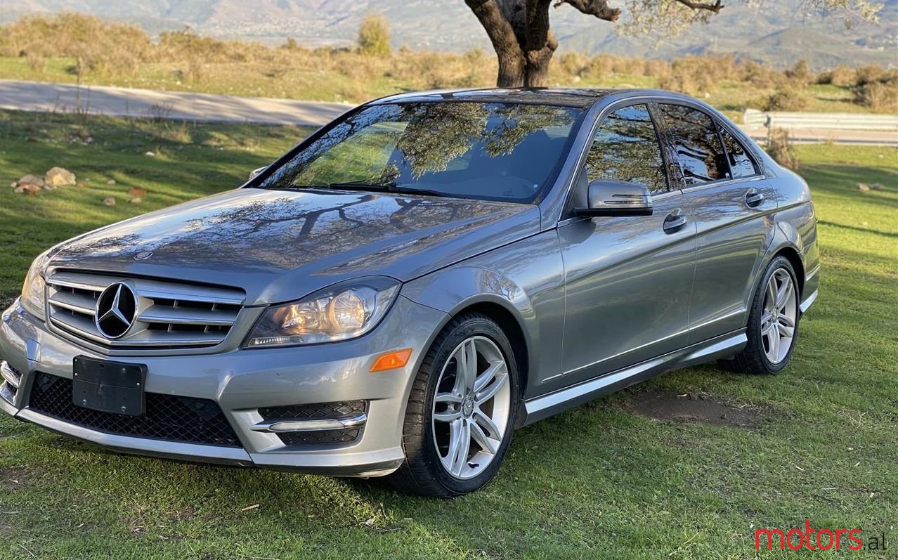 2012' Mercedes-Benz C 250 photo #1