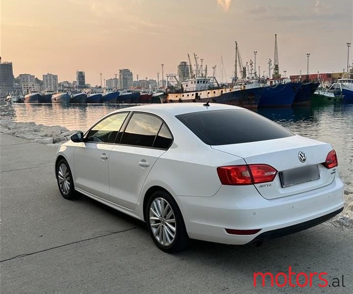 2012' Volkswagen Jetta photo #5