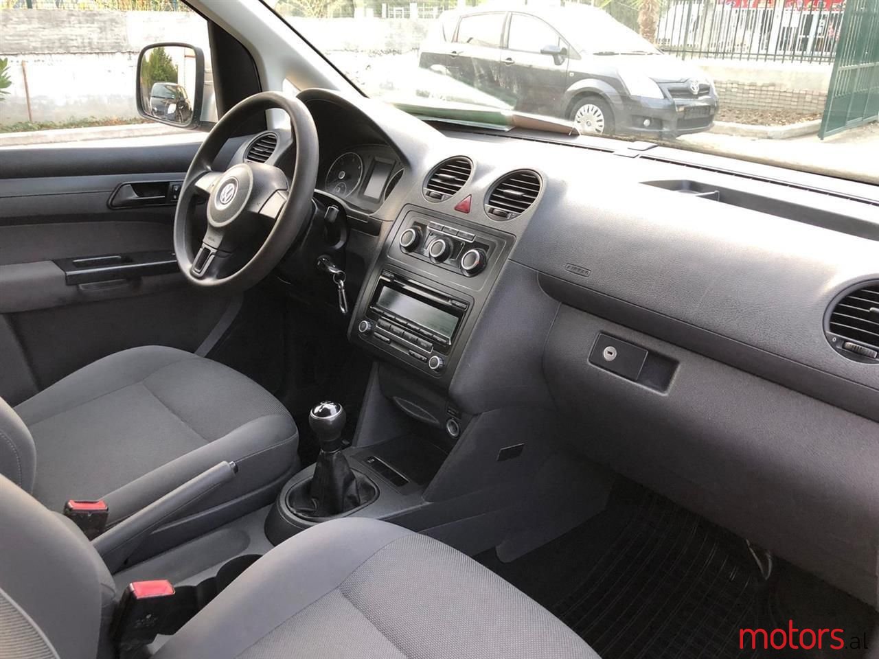 2011' Volkswagen Caddy photo #6