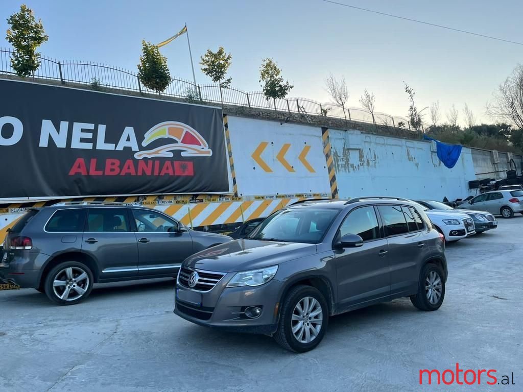 2010' Volkswagen Tiguan photo #3