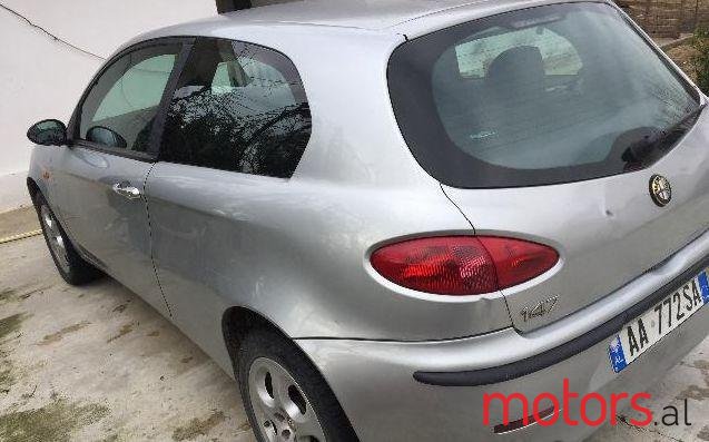 2001' Alfa Romeo Alfa 147 photo #1