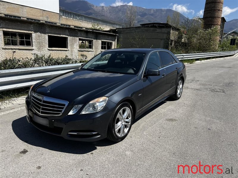 2011' Mercedes-Benz E 220 photo #1