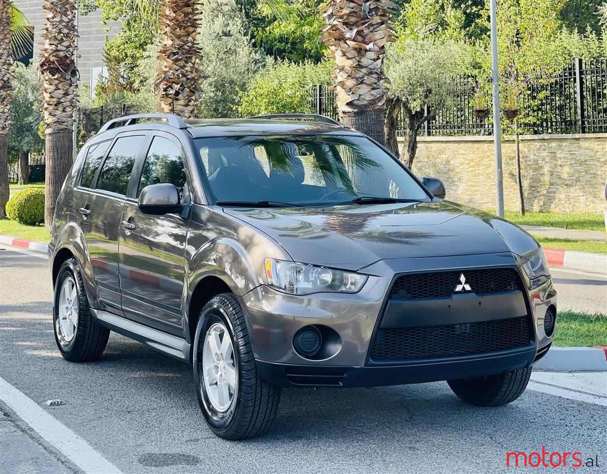 2011' Mitsubishi Outlander photo #1