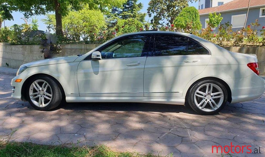 2012' Mercedes-Benz C 300 photo #1
