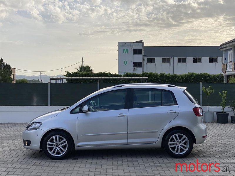 2010' Volkswagen Golf Plus photo #3