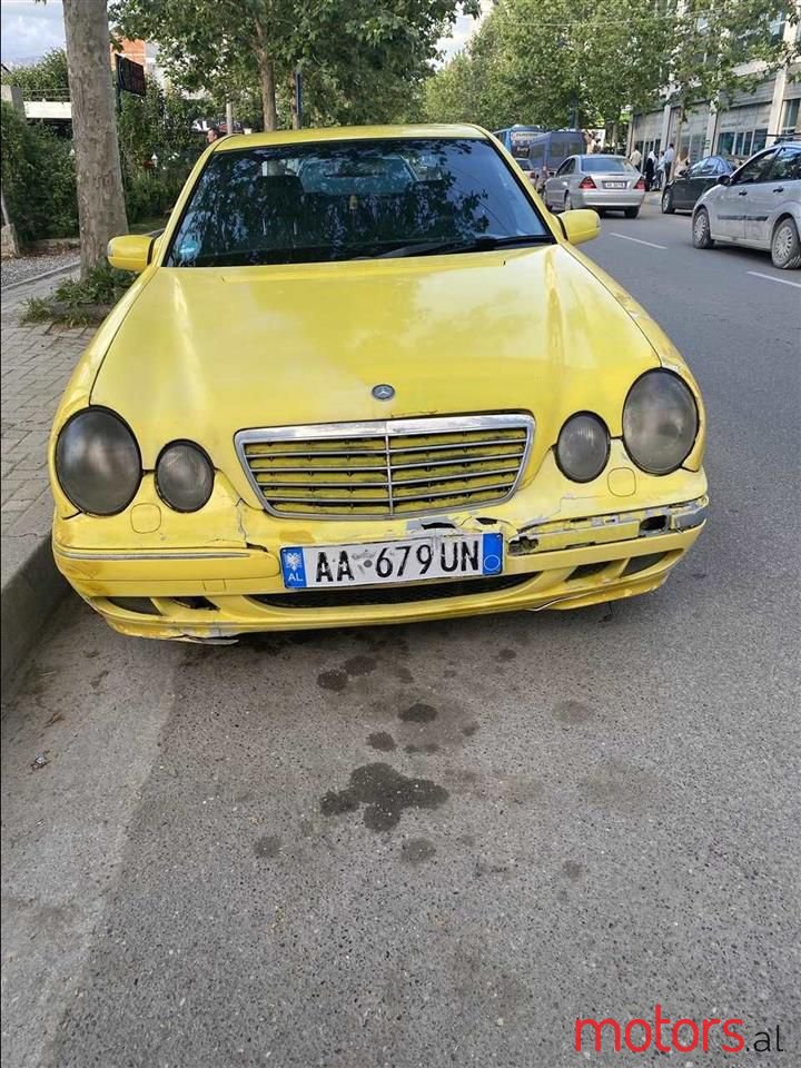 2001' Mercedes-Benz 220 photo #1