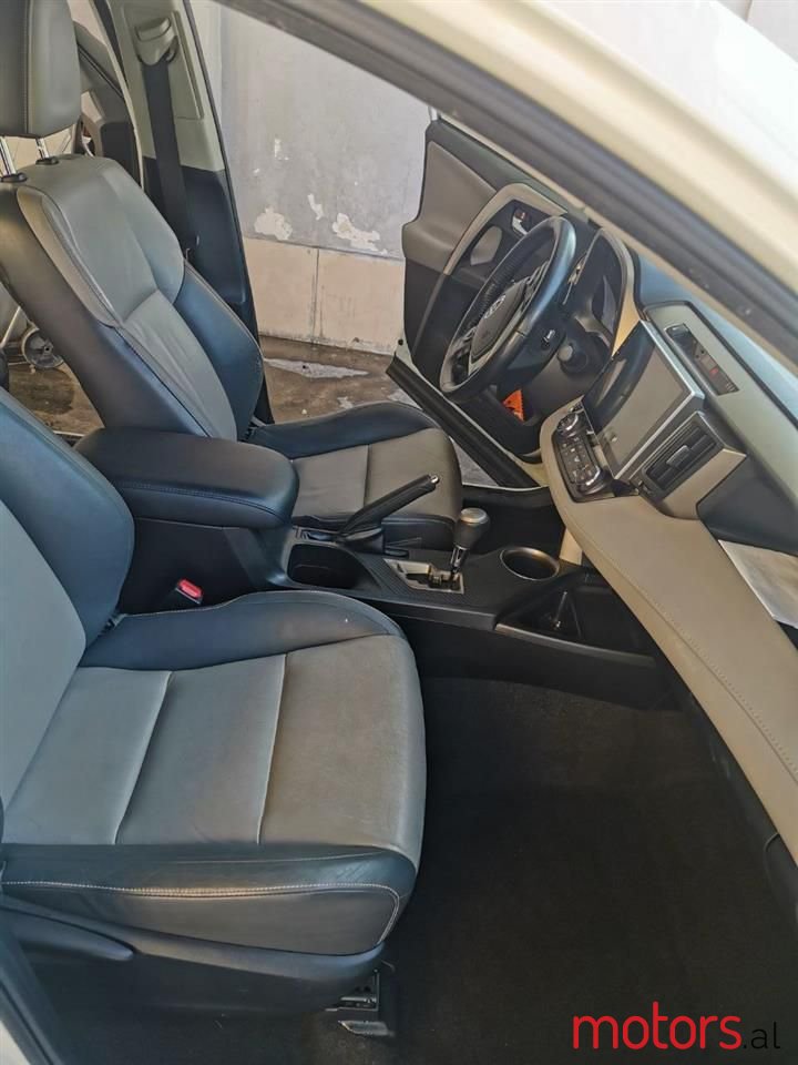 2013' Toyota RAV4 photo #5