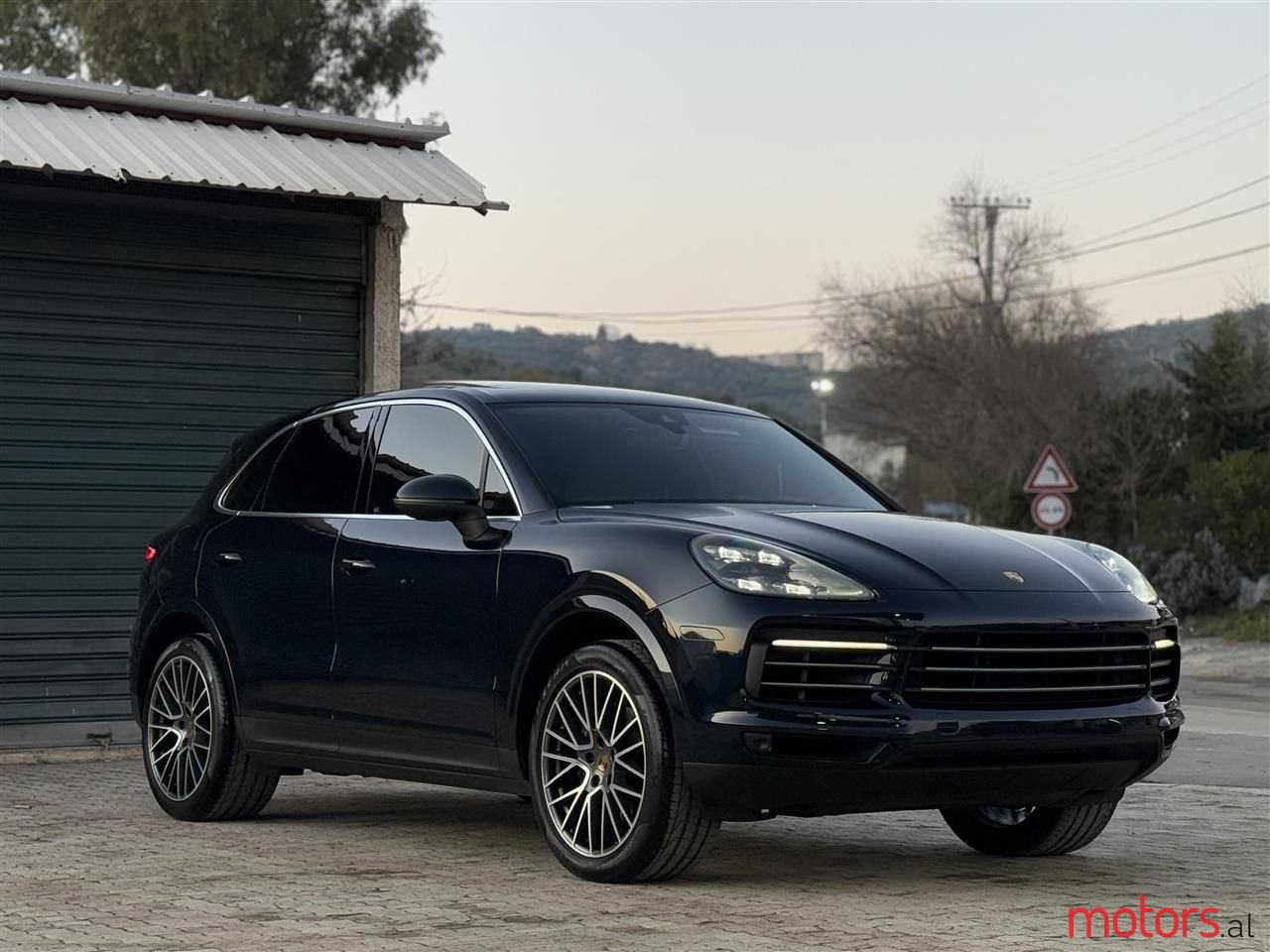 2020' Porsche Cayenne photo #2