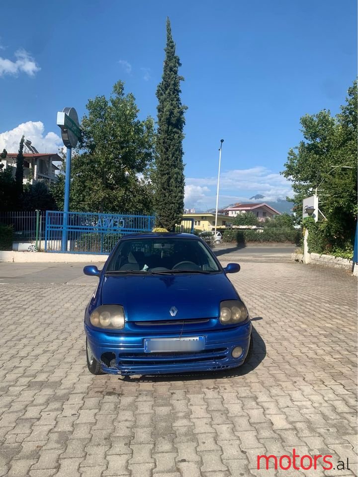 2001' Renault Clio photo #1