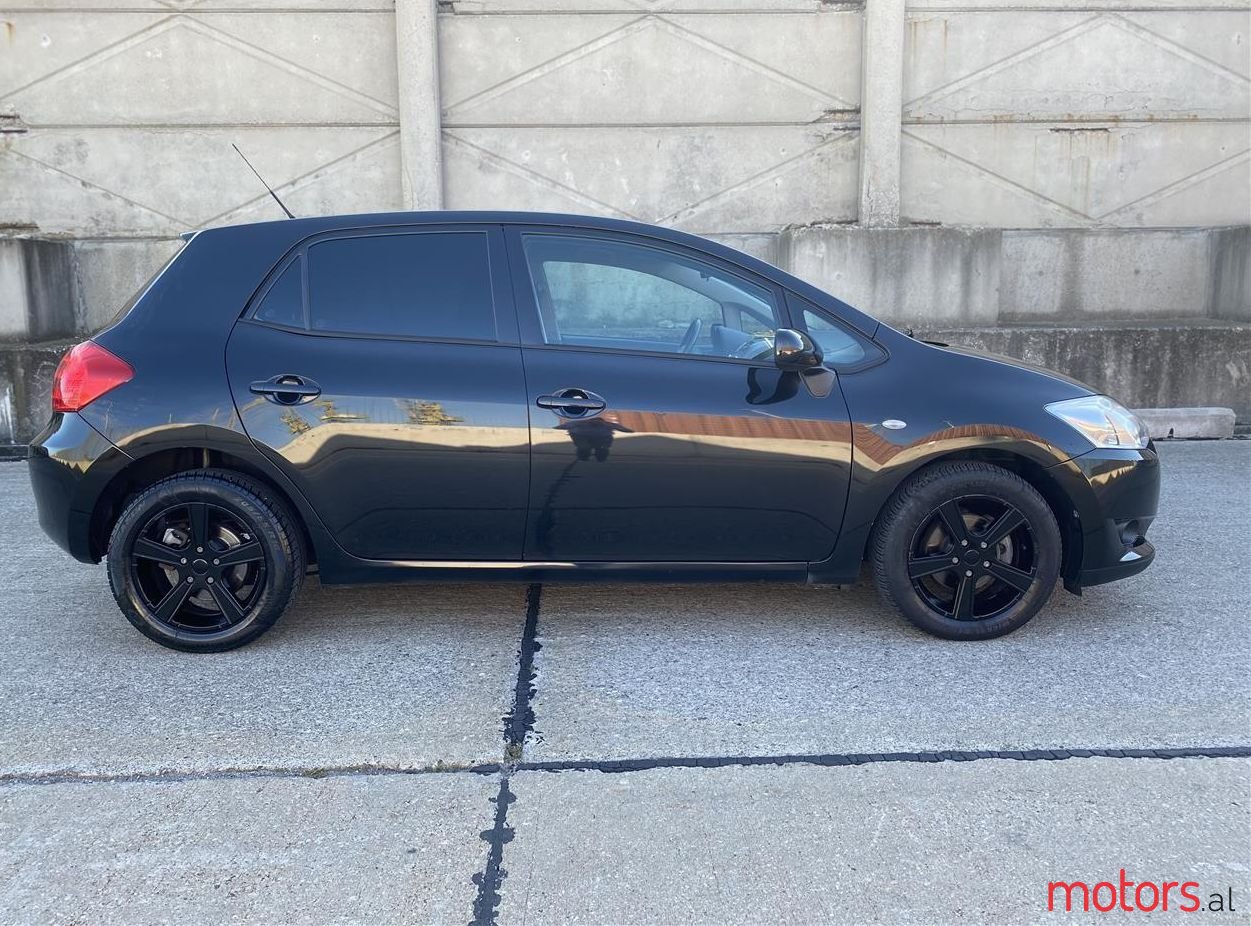 2007' Toyota Auris photo #1