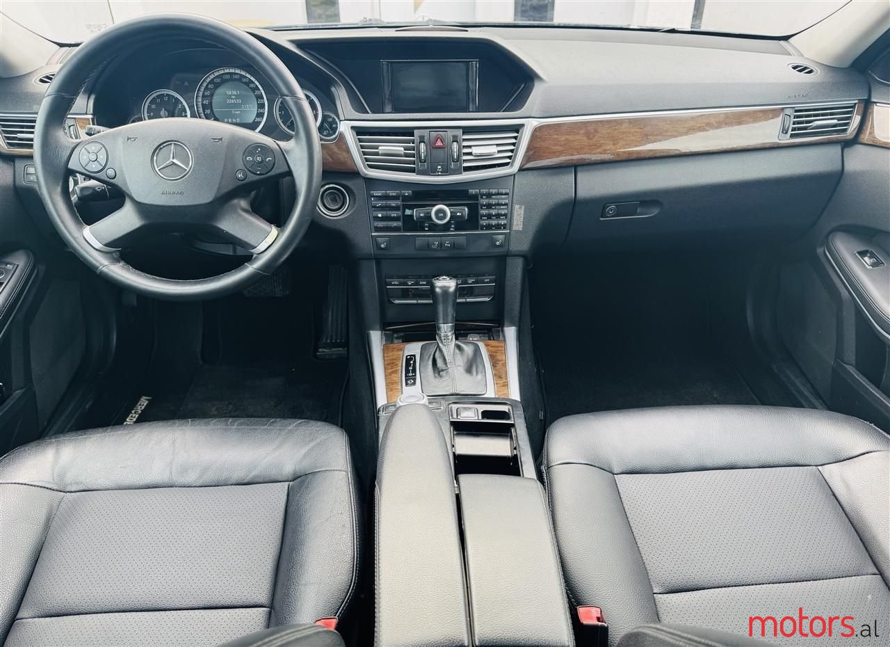2010' Mercedes-Benz E 220 photo #2