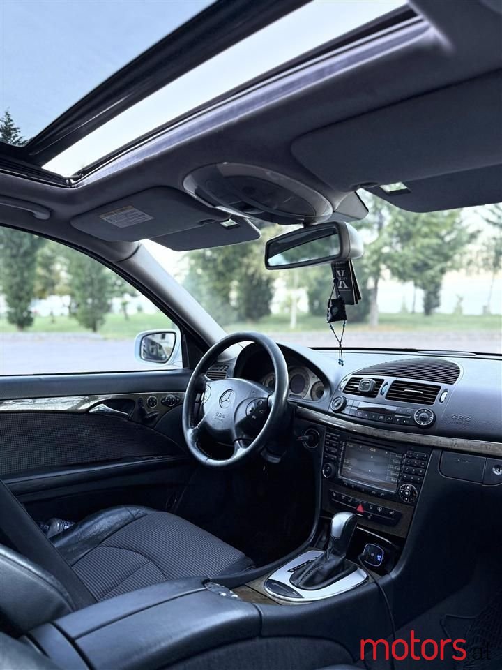 2003' Mercedes-Benz E 270 photo #3