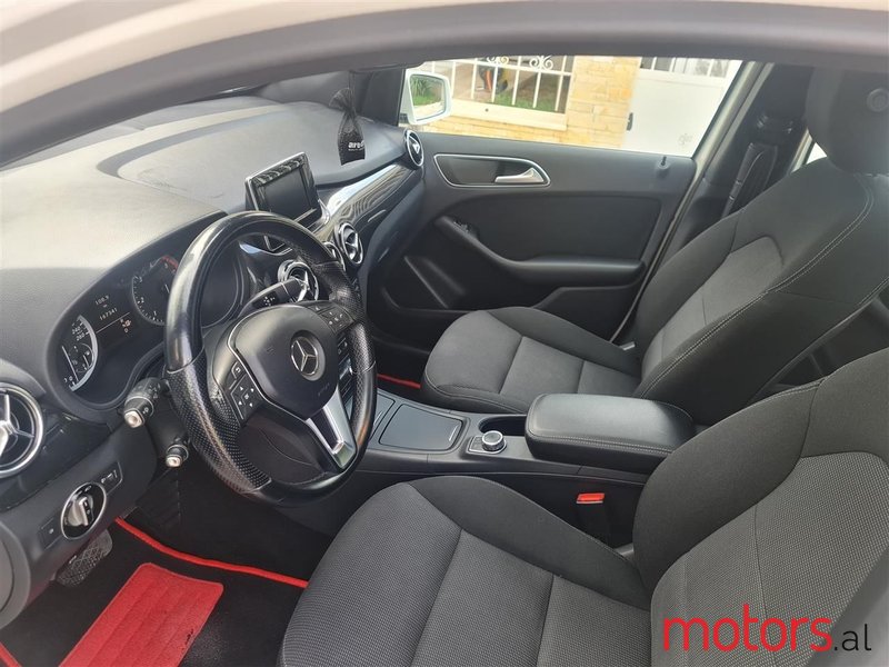 2013' Mercedes-Benz B 200 photo #3
