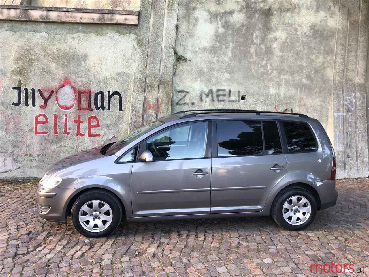 2007' Volkswagen Touran photo #2