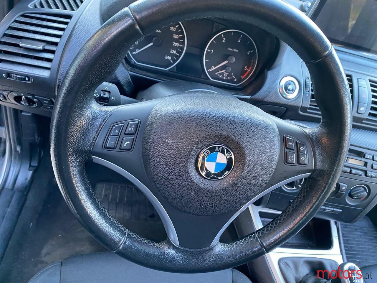 2011' BMW 118 photo #4