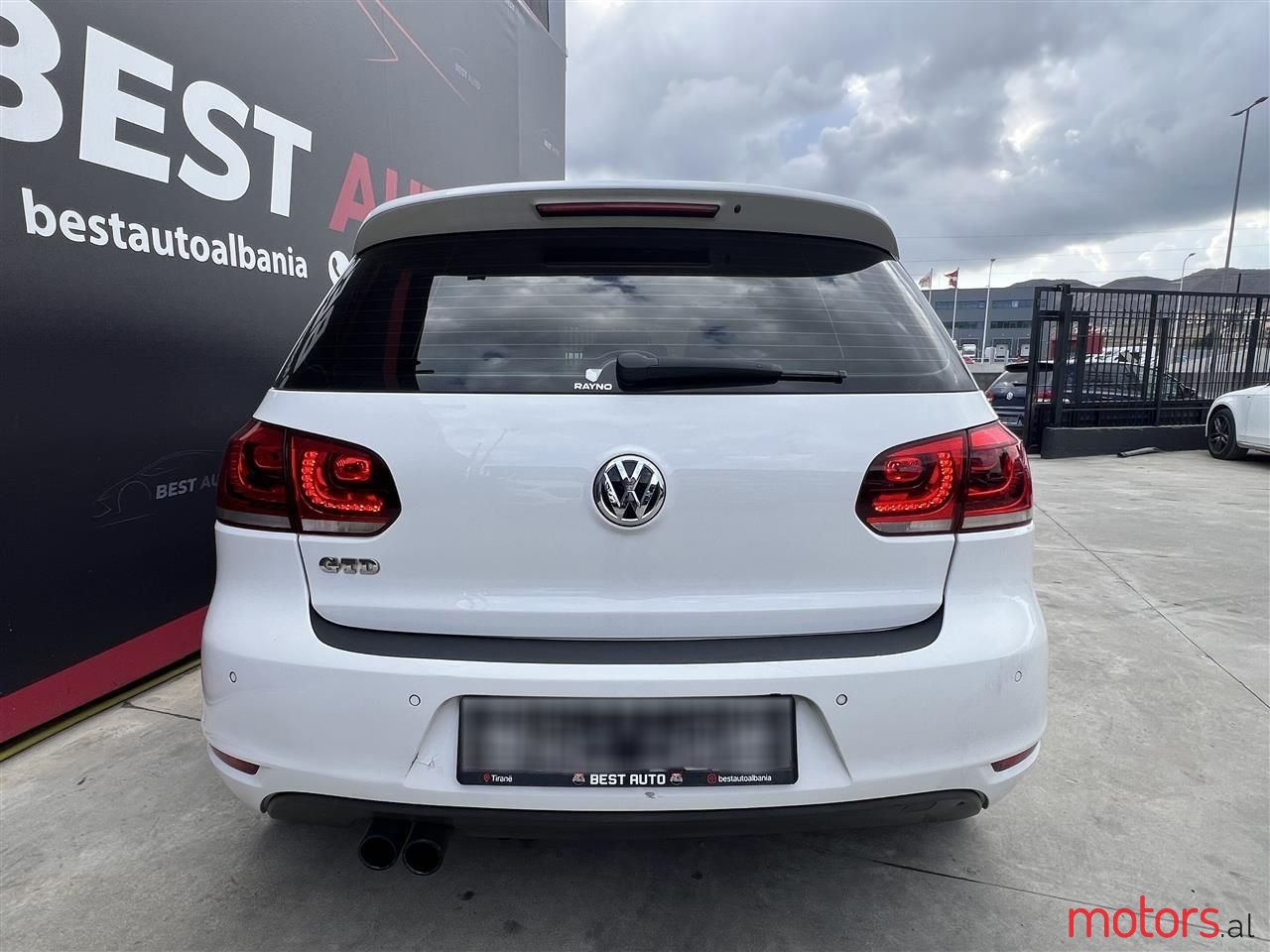 2011' Volkswagen Golf photo #3