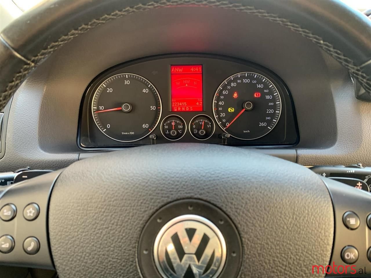 2009' Volkswagen Touran photo #6