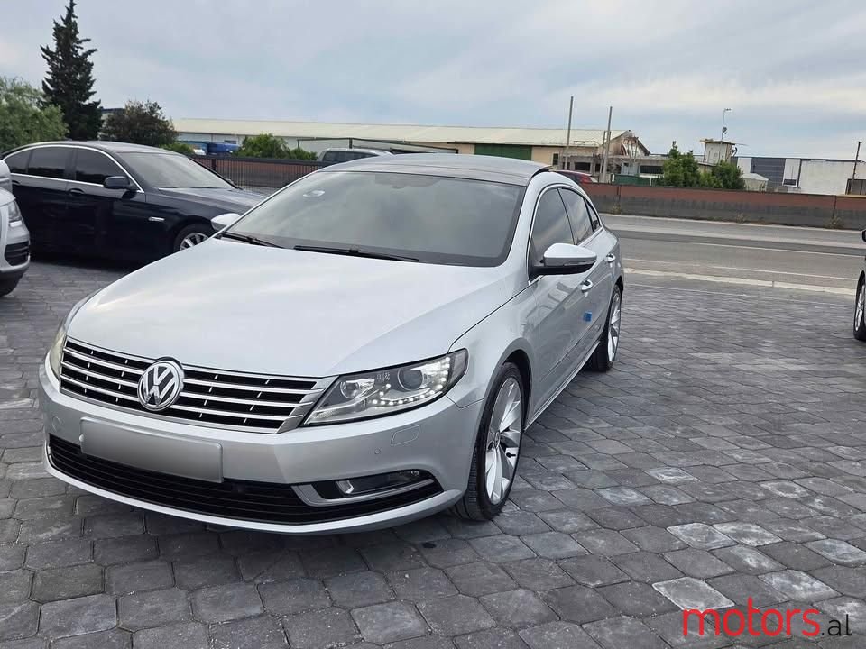 2013' Volkswagen Passat photo #2