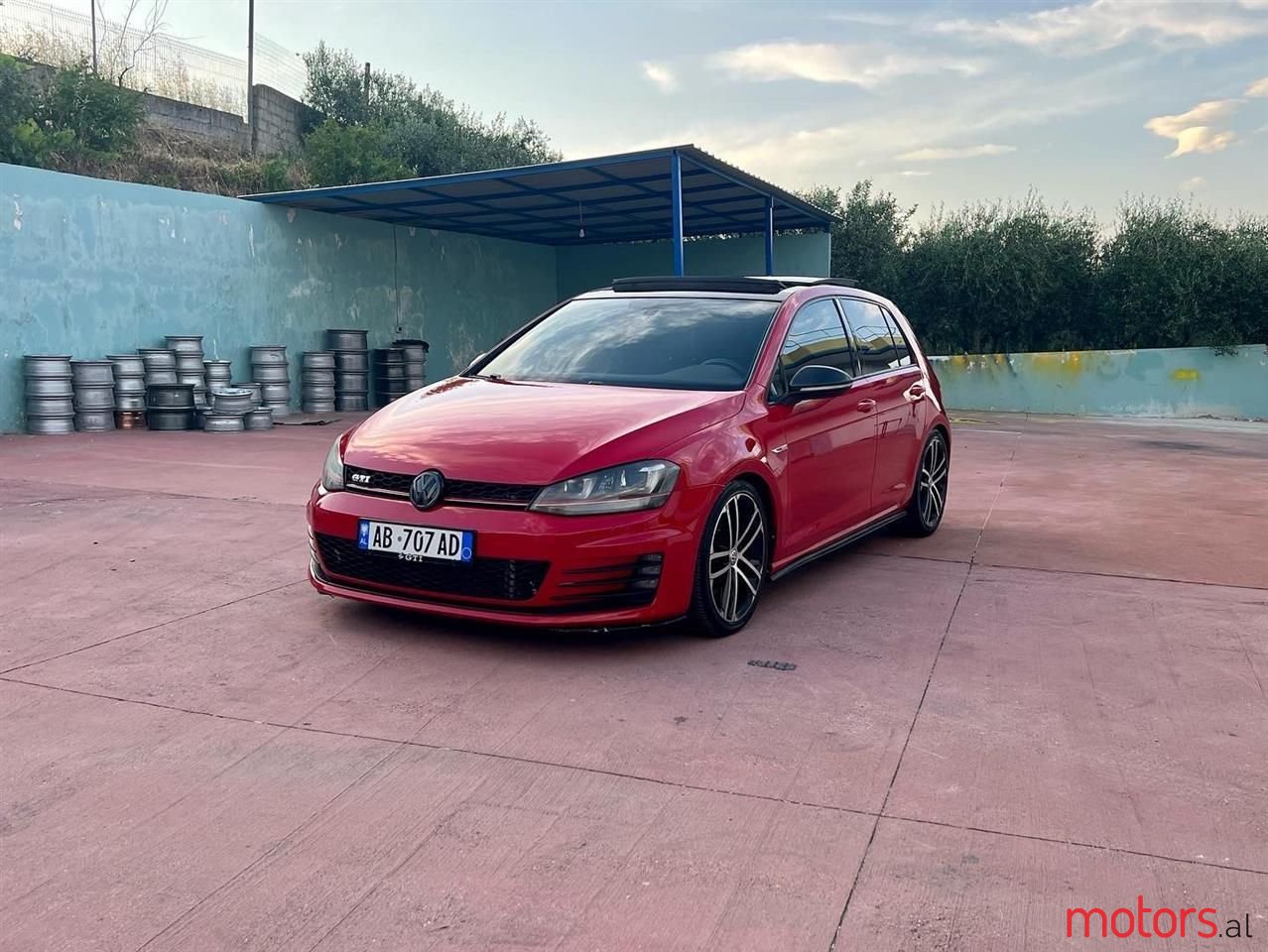 2015' Volkswagen Golf photo #1