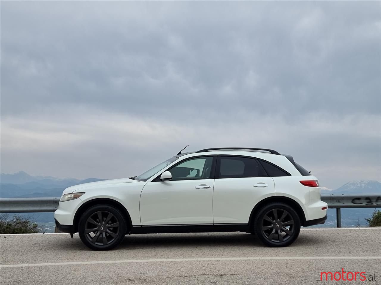 2004' Infiniti FX photo #4