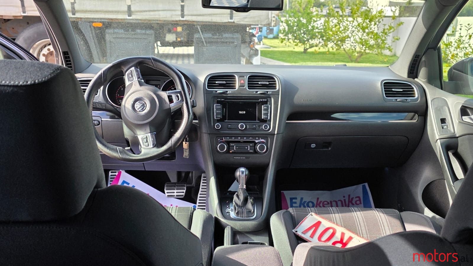 2010' Volkswagen Golf photo #5