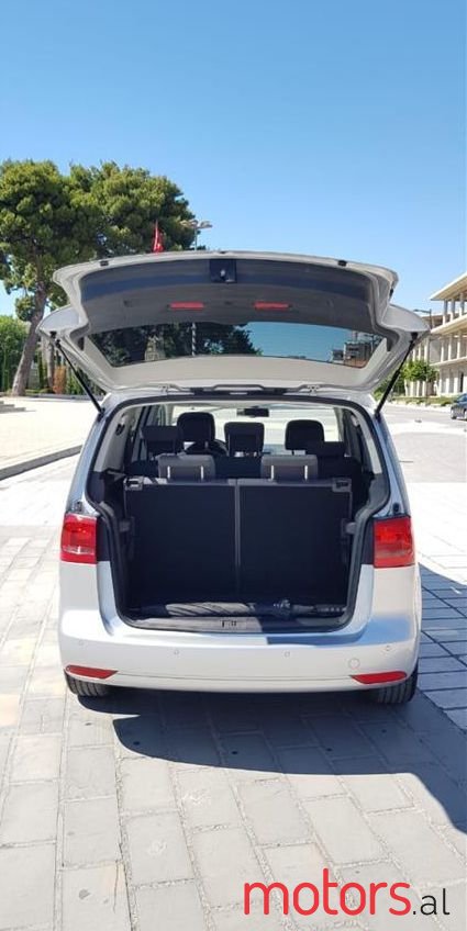 2015' Volkswagen Touran photo #2