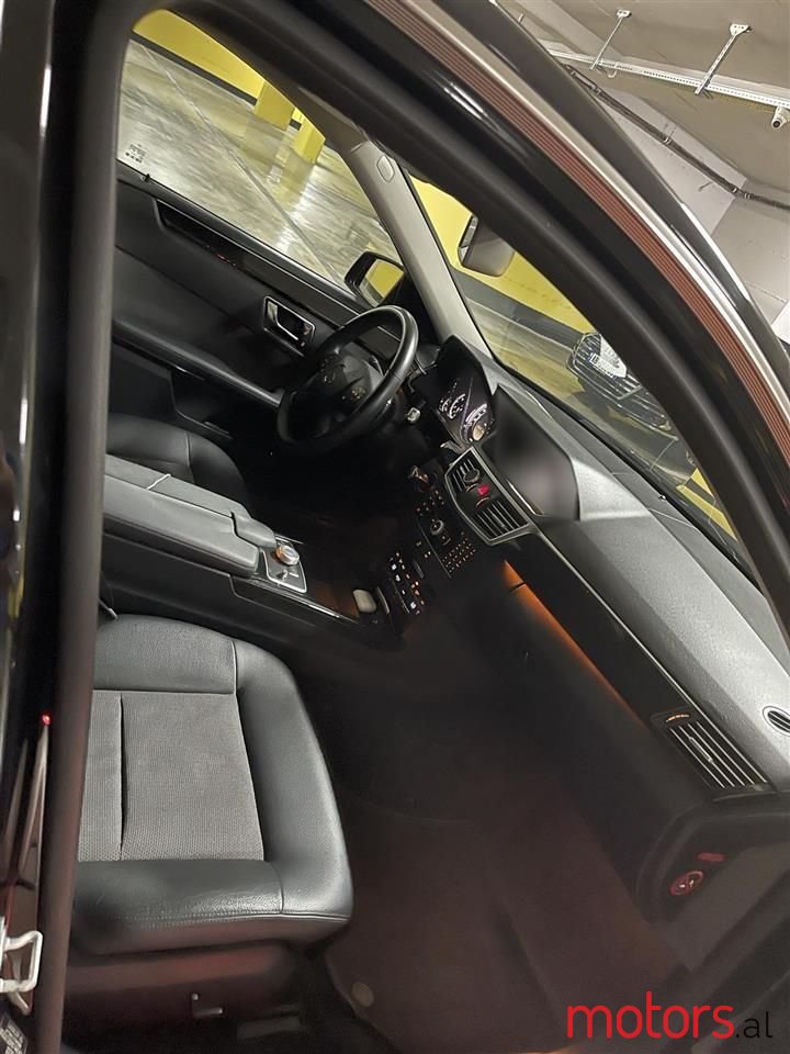 2012' Mercedes-Benz E 220 photo #4