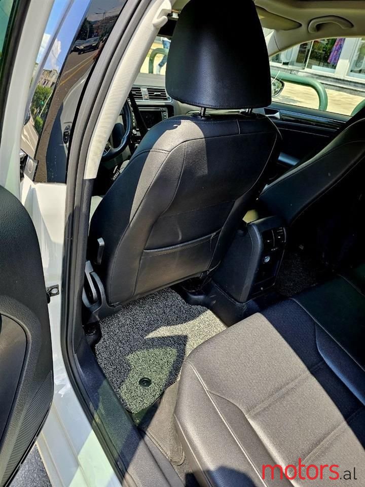 2015' Volkswagen Jetta photo #5