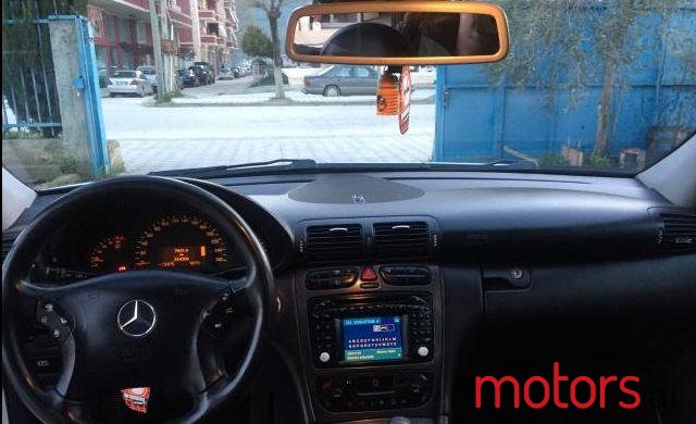 2001' Mercedes-Benz C-Class photo #2