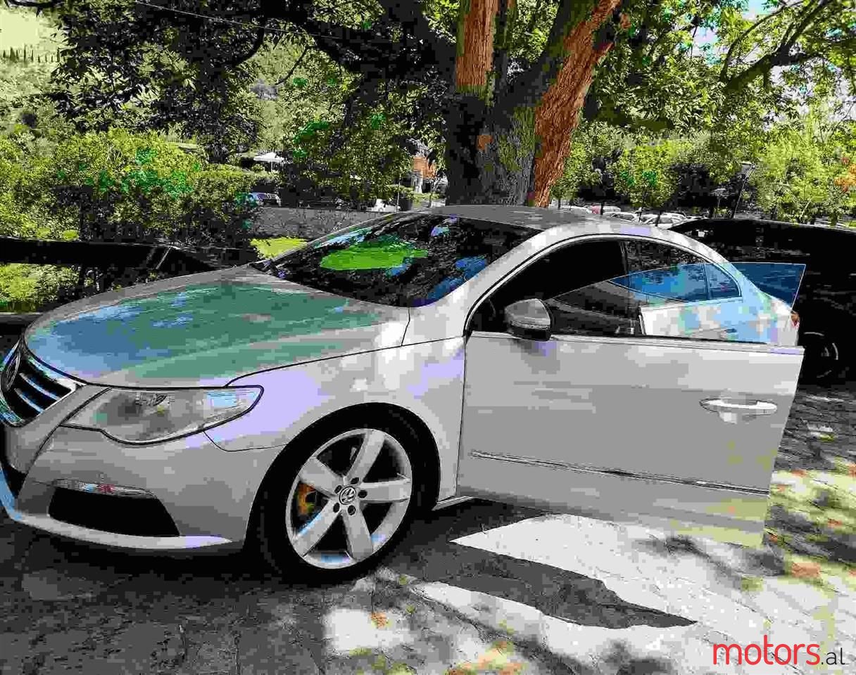 2009' Volkswagen Passat photo #4